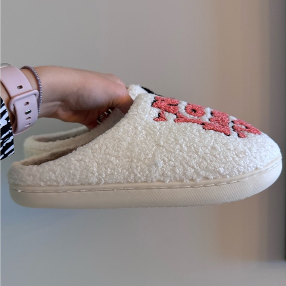 Cozy “Scream” Ghostface Slippers - Perfect for Horror Fans! - Picture 10 of 11